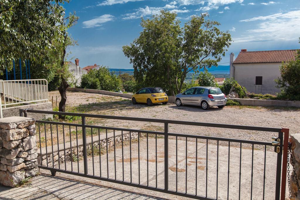 Holiday Home Nika Omisalj Exterior photo